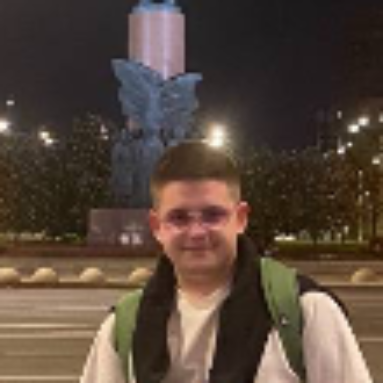 Артем Макарин