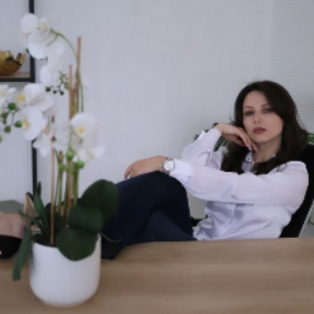 Юлия Елизарова