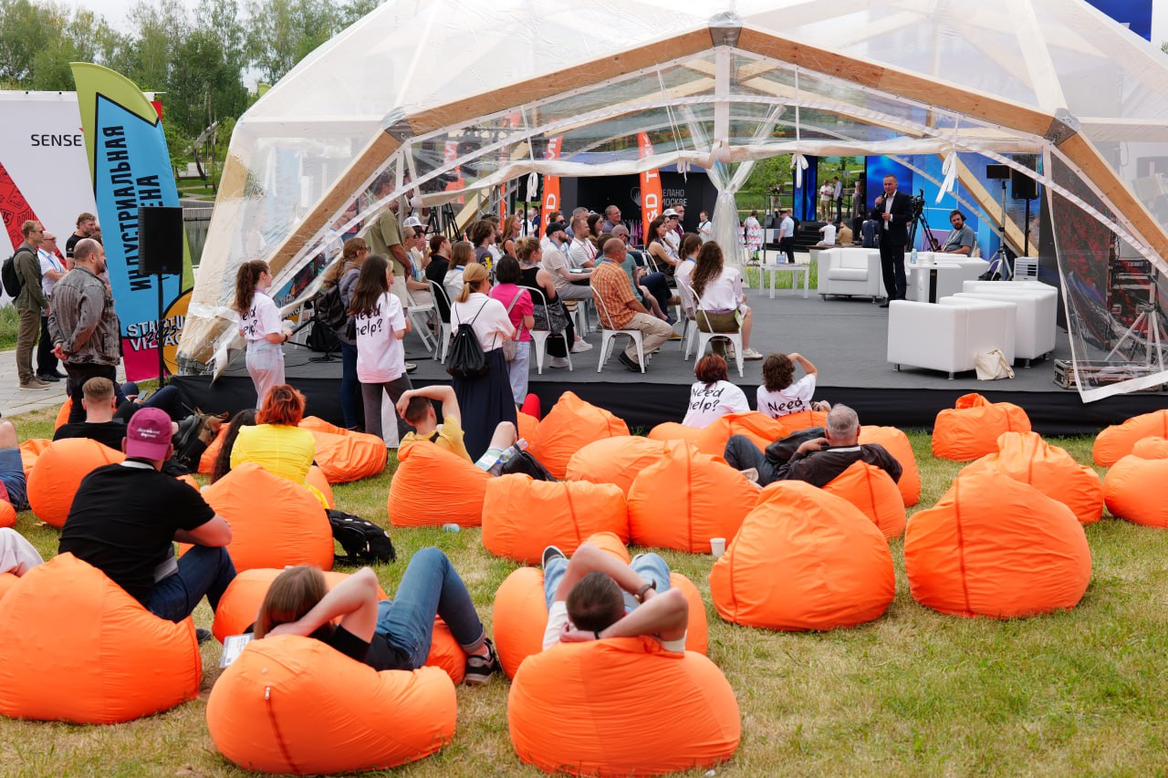 Startup Village как платформа роста реального бизнеса: деловая активность на полях конференции