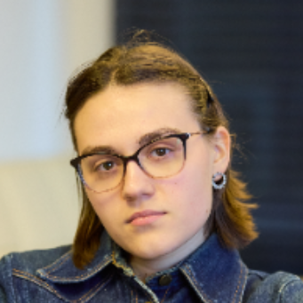 Аделина Бурова
