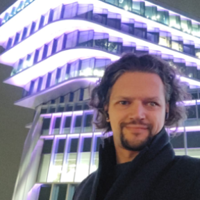 Роман Корников